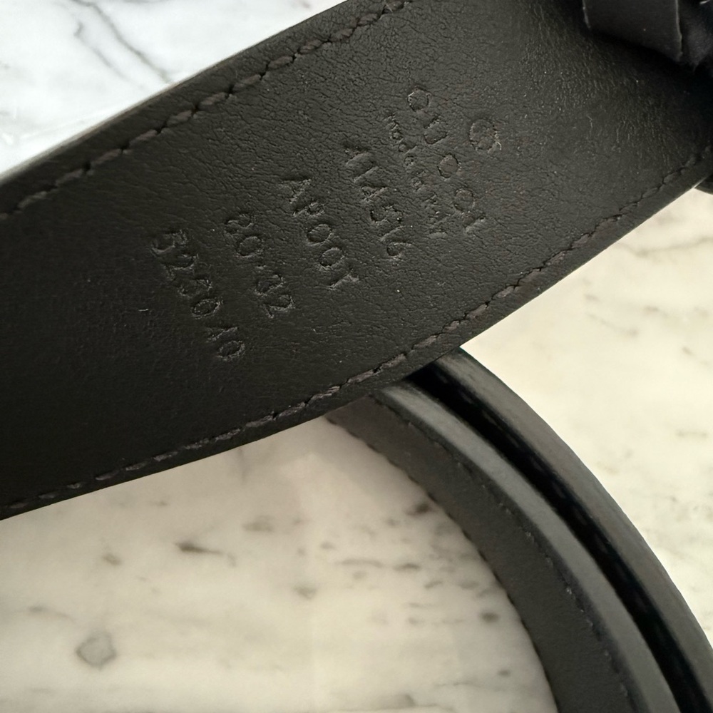 Luxury Black Gucci Belt with Gold Buckle - Picture 4 of 4